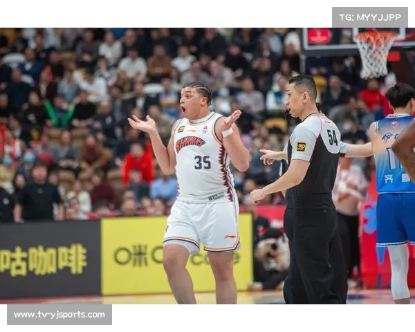 上海久事外援克里斯砍28分8篮板，俱乐部杯表现抢眼